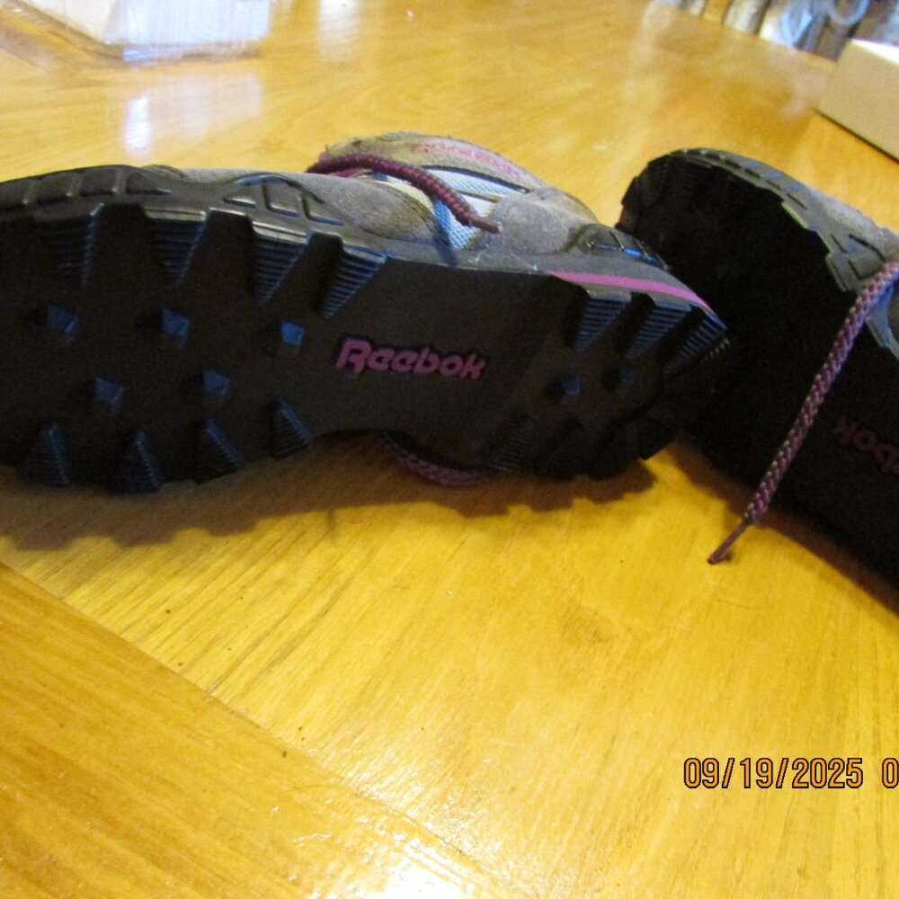 New Reebok shoes - Picture 2 of 5
